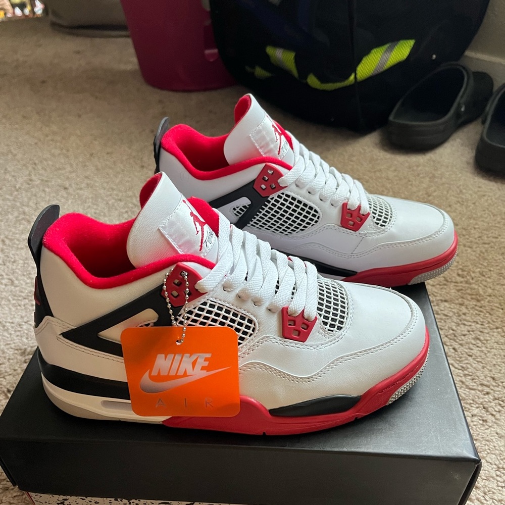 Jordan 4 - Picture 2 of 5